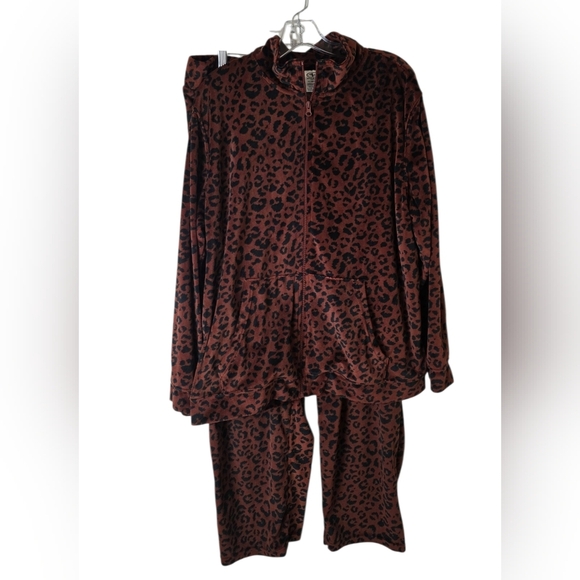 Athletic Works Brown and Black Leopard Print Outfit - Picture 5 of 8